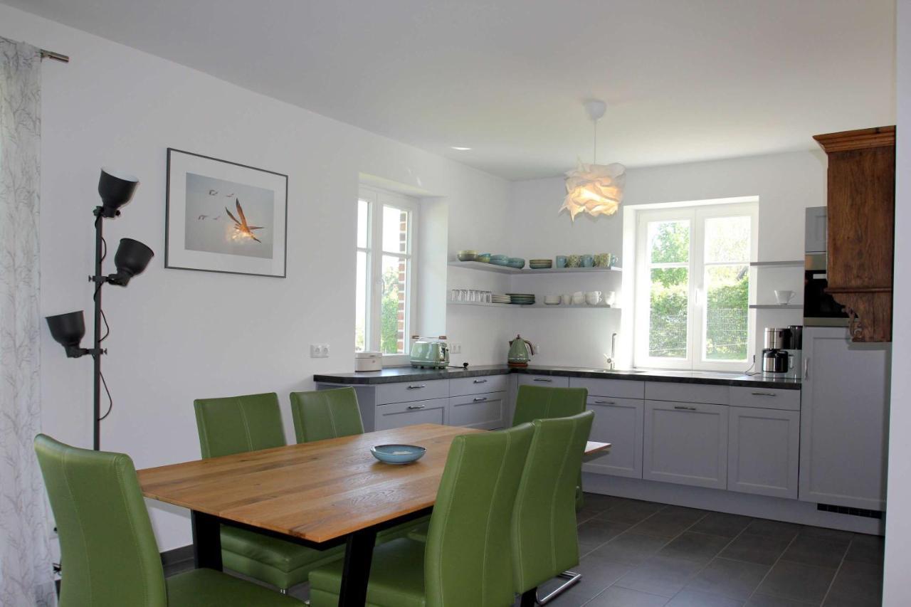 Wassernahes Ferienhaus Mit Meerblick Und Schwimmbadnutzung In Sellin - Ferienhaus Rohrweihe Gager Exteriör bild